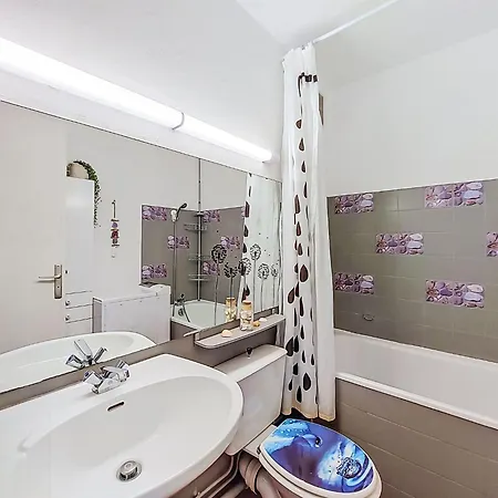 Les Ecureuils-3 By Interhome *